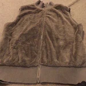 NWOT Questions faux fur front vest, 1X